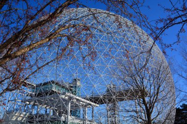 MONTREAL-CANADA FEB. 08 2017: Biyosfer Montreal 'de çevreye adanmış bir müzedir. 1967 Dünya Fuarı için ABD 'nin eski pavyonunda bulunan Parc Jean-Drapeau, Expo 67.