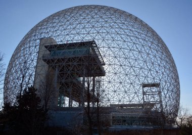 MONTREAL-CANADA FEB. 08 2017: Biyosfer Montreal 'de çevreye adanmış bir müzedir. 1967 Dünya Fuarı için ABD 'nin eski pavyonunda bulunan Parc Jean-Drapeau, Expo 67.