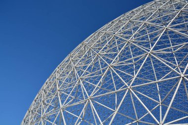 MONTREAL-CANADA FEB. 08 2017: Biyosfer Montreal 'de çevreye adanmış bir müzedir. 1967 Dünya Fuarı için ABD 'nin eski pavyonunda bulunan Parc Jean-Drapeau, Expo 67.