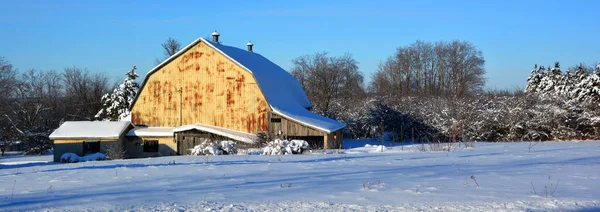 Bâtiment Bois Dans Paysage Hivernal Rural — Photo