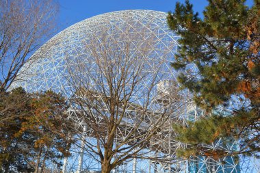 MONTREAL-CANADA FEB. 08 2017: Biyosfer Montreal 'de çevreye adanmış bir müzedir. 1967 Dünya Fuarı için ABD 'nin eski pavyonunda bulunan Parc Jean-Drapeau, Expo 67.