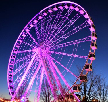 Montreal CANADA 02: 21: 20 La Grande Roue de Montreal Kanada 'nın en uzun dönme dolabı 60 metre yükseklikten şehri ve çevresini görmenizi sağlar.
