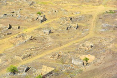 UPLISTSIKHE GEORGIA 09 11: 19: Uplistsikhe, Gürcistan 'ın doğusunda Gori, Shida Kartli kasabası yakınlarında, Mtkvari nehrinin yüksek kayalık bir sol yakasına inşa edilmiş antik bir kaya yontulmuş kasabadır.