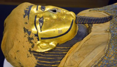 MONTREAL QUEBEC CANADA 125 2019: Mısır mumyaları ilk eski Mısır mumyalarını doğal olarak gömdükleri ortamdan dolayı maskeledi. M.Ö. 3500 'den önceki dönemde.