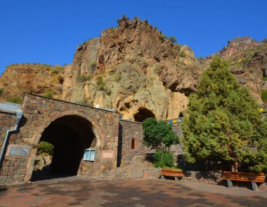 KOTAYK ARMENIA 09: 19: Geghard, Ermenistan 'ın Kotayk ilindeki bir ortaçağ manastırıdır. UNESCO 'nun Dünya Mirasları Listesi.