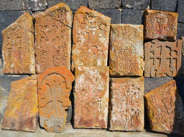 SEVAN ARMENIA 09 16 2019: Sevanavank, Ermenistan 'ın Gegharkunik Eyaleti' nde Sevan Gölü 'nün kuzeybatı kıyısında bulunan bir manastır kompleksi..