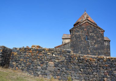 SEVAN ARMENIA 09 16 2019: Sevanavank, Ermenistan 'ın Gegharkunik Eyaleti' nde Sevan Gölü 'nün kuzeybatı kıyısında bulunan bir manastır kompleksi..