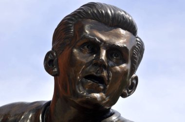 Montreal Kanada Şubat 03: Montreal Kanada 'da Şubat 2013' te Bell Center önünde Guy Lafleur 'un heykeli. Lafleur, 1246 puanla Kanada tarihinin gelmiş geçmiş en iyi golcüsü..