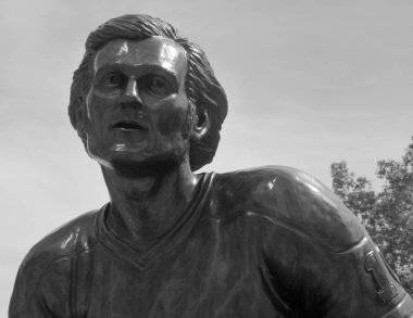 Montreal Kanada Şubat 03: Montreal Kanada 'da Şubat 2013' te Bell Center önünde Guy Lafleur 'un heykeli. Lafleur, 1246 puanla Kanada tarihinin gelmiş geçmiş en iyi golcüsü..