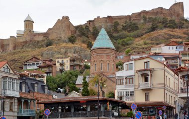 Tbilisi, Gürcistan - 18 Ağustos 2016: Old Town Georgia.Tbilisi başkenti başkenti ve en büyük şehir Geogia 1,5 milyon kişi nüfusa sahip olduğunu