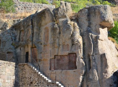 KOTAYK ARMENIA 09: 19: Geghard, Ermenistan 'ın Kotayk ilindeki bir ortaçağ manastırıdır. UNESCO 'nun Dünya Mirasları Listesi.