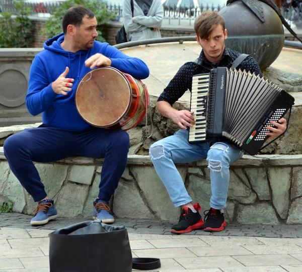 Tbilisi Georgia Straßenmusiker Spielen Singen Lieder Straßenmusiker Müssen Ein Zertifikat — Stockfoto