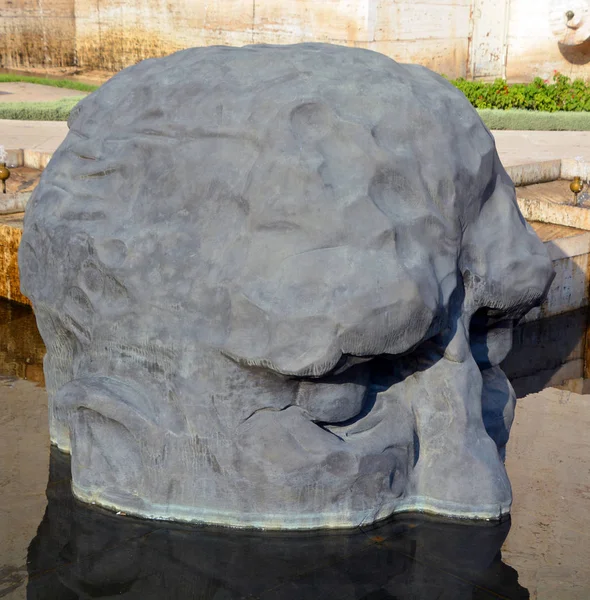 Yerevan Armenia Las Fuentes Piscina Con Escultura Cabeza Del Hombre — Foto de Stock