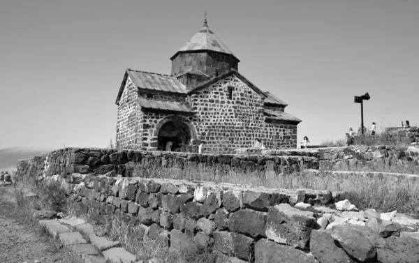 Sevan Armenia 2019 Sevanavank Complexo Monástico Localizado Uma Península Costa — Fotografia de Stock