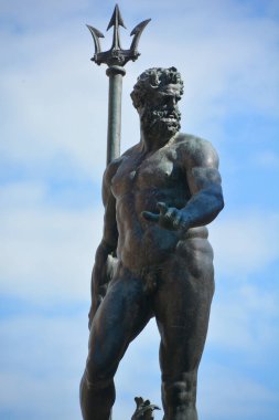 Avrupa kentinde Neptün heykeli