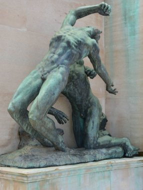 Şehirdeki tarihi heykel