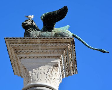 Barselona şehrinde bir aslan heykeli