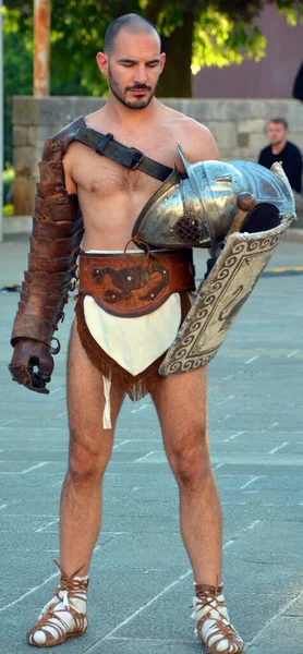 Pula Croatia 2019 Men Dressed Roman Gladiator Tourists Old Town — Stock Photo, Image