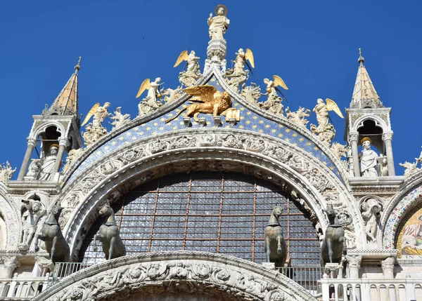 Arriba Central Entrada Principal Basílica San Marco Venecia Italia — Foto de Stock