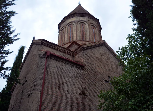 Tbilisiジョージア09 メテキ地区にはメテキ教会があります — ストック写真