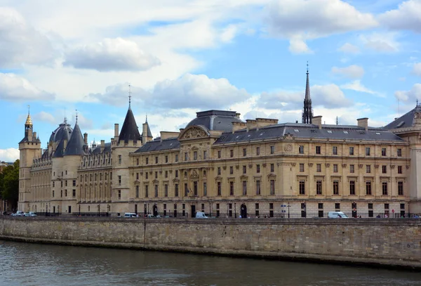 París Francia Diciembre 2014 Edificio Conciergerie Pont Neuf Sombrío Día —  Fotos de Stock