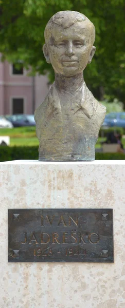 Statue Homme Célèbre Dans Parc — Photo