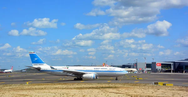 Avion Passagers Dans Aéroport — Photo