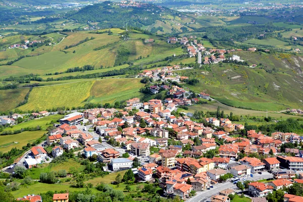 Pequeño Pueblo República San Marino Pueblo Paisaje Montañoso Italia — Foto de Stock