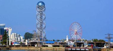 Şehirdeki nehre bak.