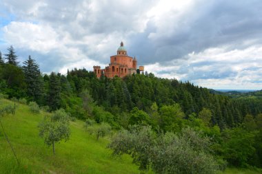 Dağlardaki Aziz Nikolas Katedrali manzarası