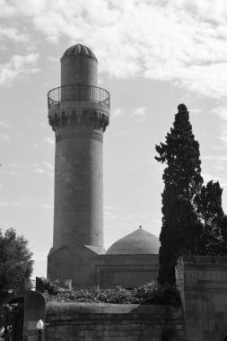 BAKU AZERBAIJAN 09 07: Saray Camii, Azerbaycan 'ın Bakü kentindeki Shirvanshahs kompleksi içinde yer alan bir camidir. 1441-1442 yılları arasında inşa edildi..