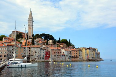 Eski Rovinj kasabası ve St. Euphemia Kilisesi..