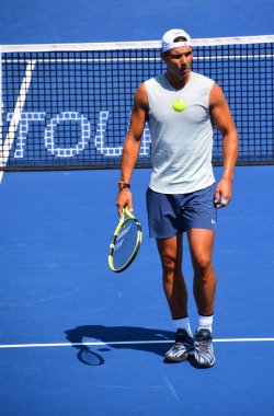 Montreal - Ağustos 5:Raphael Nadal Montreal, Kanada'da Montreal Rogers Cup 5 Ağustos 2011 tarihinde, eğitim sahasında. İspanyol profesyonel tenis oyuncusu ve eski bir dünya No 1 Rafael 