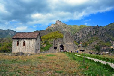 Akhtala kale-manastırı Ermenistan 'daki 10. yüzyıl güçlendirilmiş Gürcistan Ortodoks Kilisesi manastırı 