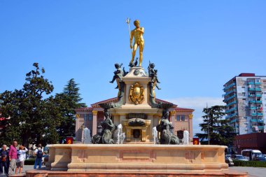 Madrid 'deki anavatanın kralının heykeli.