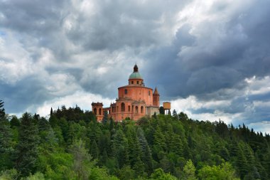 Ulusal parktaki St. George Katedrali 'nin manzarası