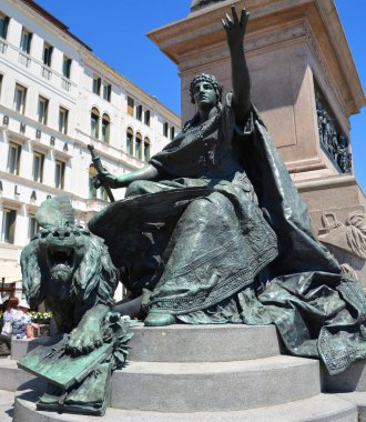 İsveç 'teki Stockholm şehrinde İmparator Charles' ın bir kralının heykeli.