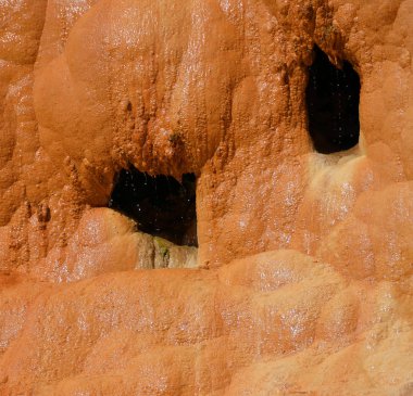 Dağlardaki güzel kırmızı kanyon