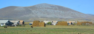 Dağlardaki eski köy.