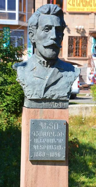 Вагаршапат Армения 2019 Бюст Памятник Армянским Национальным Героям — стоковое фото
