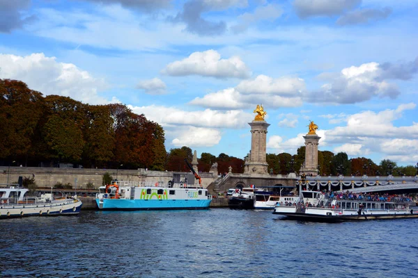 Båtar Vid Floden Seine Paris Frankrike — Stockfoto