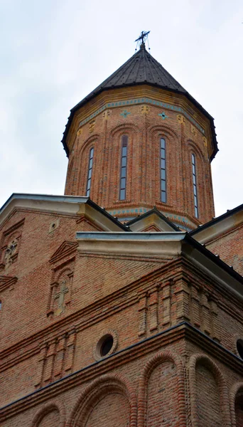 Tbilisi Georgia Cartierul Metekhi Găzduiește Biserica Adormirii Maicii Domnului Din — Fotografie, imagine de stoc