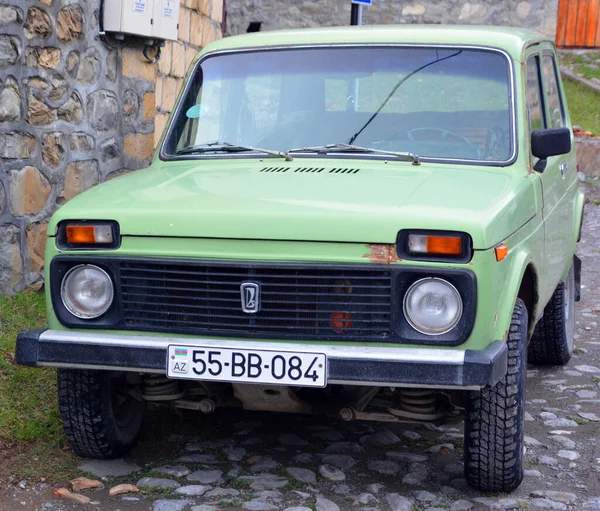 Alter Oldtimer Auf Der Straße — Stockfoto