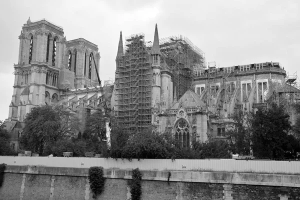 Vista Catedral Notre Dame Paris Pôr Sol Uma Catedral Gótica — Fotografia de Stock