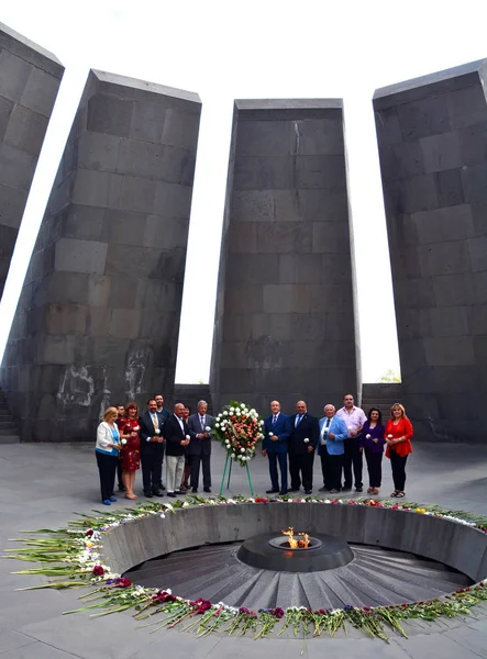 Jerevan Armenia Örmények Diaszpórából Örmény Népirtás Emlékműben Örményország Hivatalos Megemlékezése — Stock Fotó