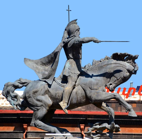 2019年9月13日 阿尔图什 帕波扬 Artush Papoyan 的瓦尔坦 马米科尼亚 Vartan Mamikonian 骑马雕像是亚美尼亚的军事领袖 — 图库照片