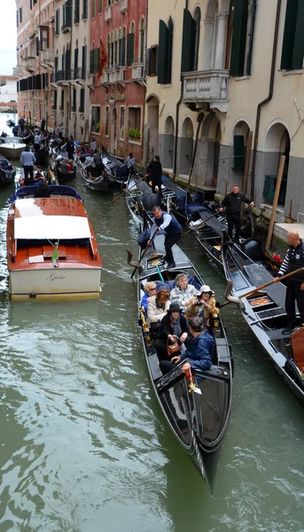 Canal Com Gôndolas Veneza Itália — Fotografia de Stock