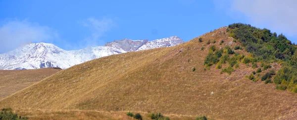 Kazbek 휴면중인 성층화 산이며 조지아의 비지역 러시아의 오세티야 알라냐 공화국의 — 스톡 사진