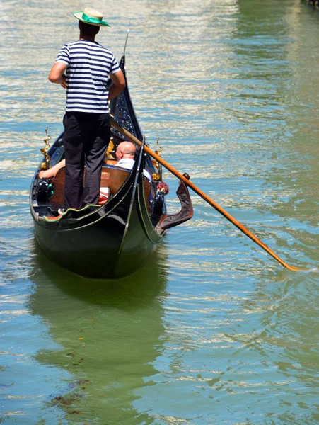 Gondola Hajó Velencei Csatornán — Stock Fotó