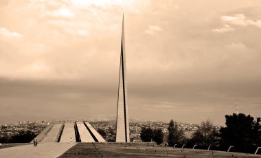 YEREVAN ARMENIA 09: 19: Tsitsernakaberd Ermeni Soykırımı Anıtı, Ermenistan 'ın 1915' te Ermeni Soykırımı kurbanlarına adanmış resmi anıtıdır.